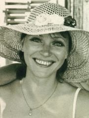 Анна Карина